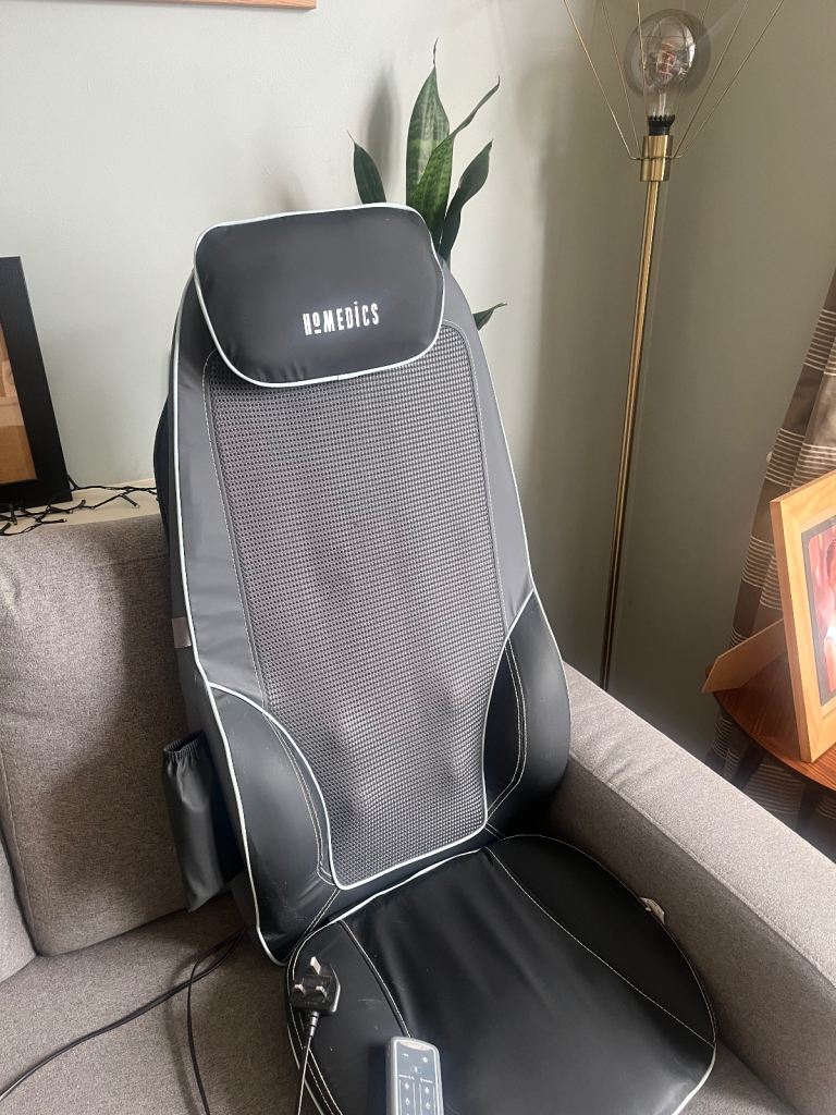 Homedics Shiatsu and Rolling back massage chair