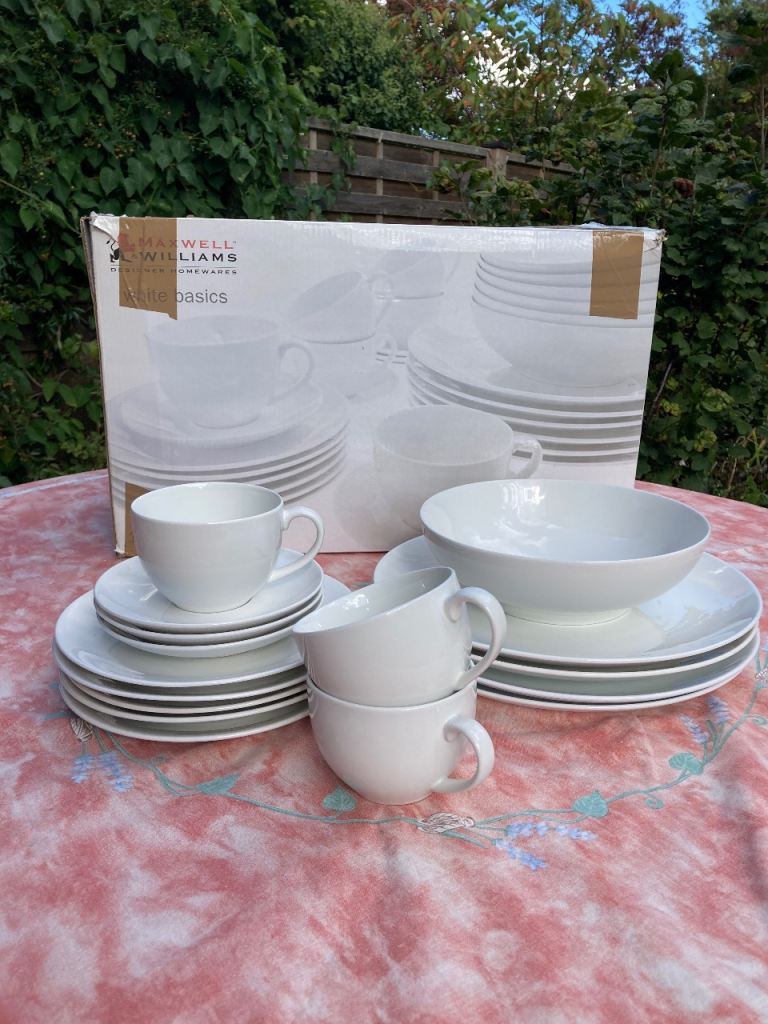 Maxwell & Williams White Basics 16 Piece Dinner Set (plus 5 items)