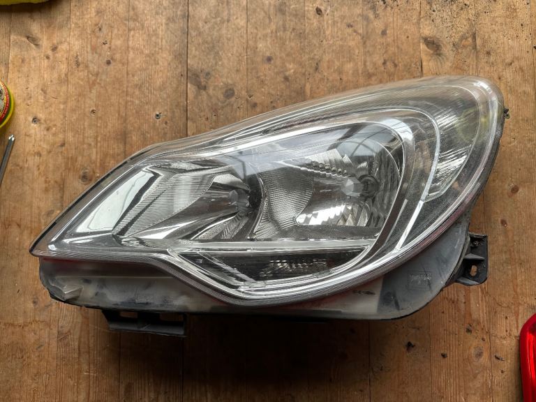 11-14 VAUXHALL CORSA D FACELIFT N/S PASSENGER SIDE FRONT HEADLIGHT 95511329