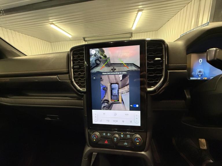 2025 Land Rover Defender 3.0 D350 Hard Top X-Dynamic HSE Auto PANEL VAN DIESEL Automatic