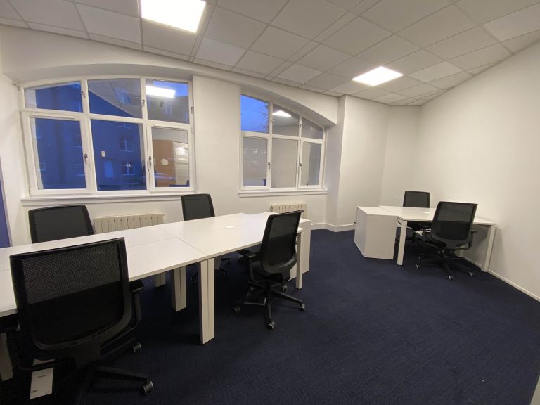 Aberdeen - AB251HF \ Secure an Office with 5 Workstations