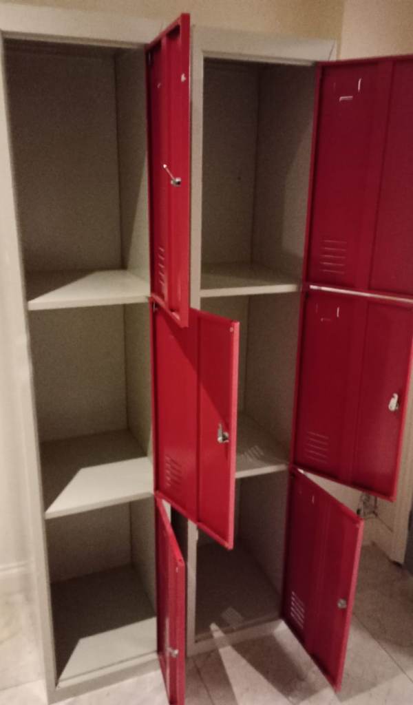 2 locker cabinets can deliver 