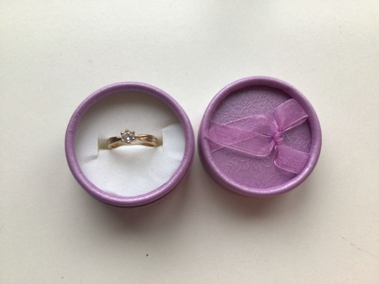 Lovely Gold Coloured Ring with Stone – Size P, New