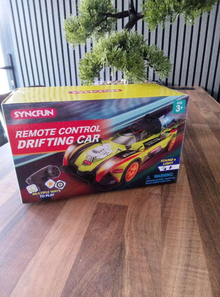 🚗 Remote Control Drifting Car – Lights & Sound – New