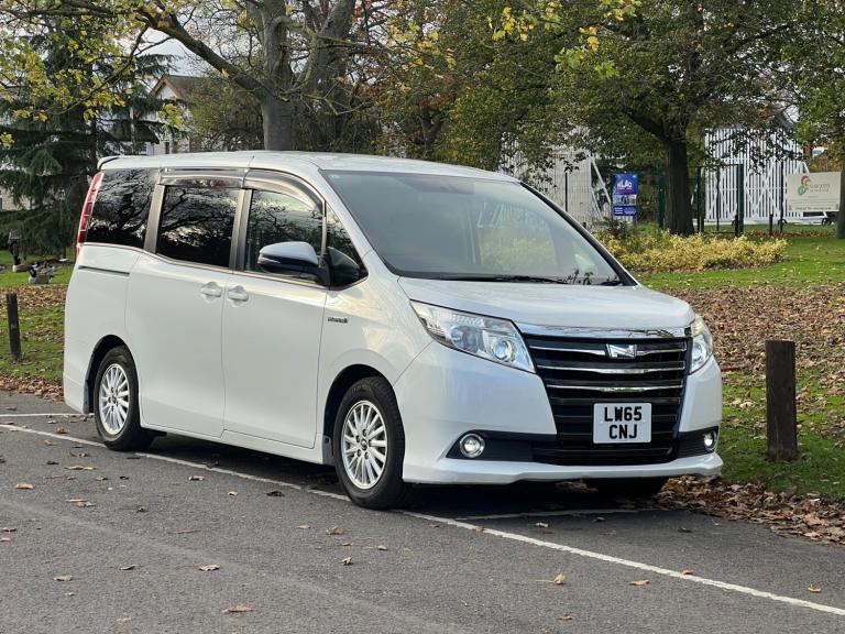 2015 Toyota Noah MPV Hybrid Electric  Automatic