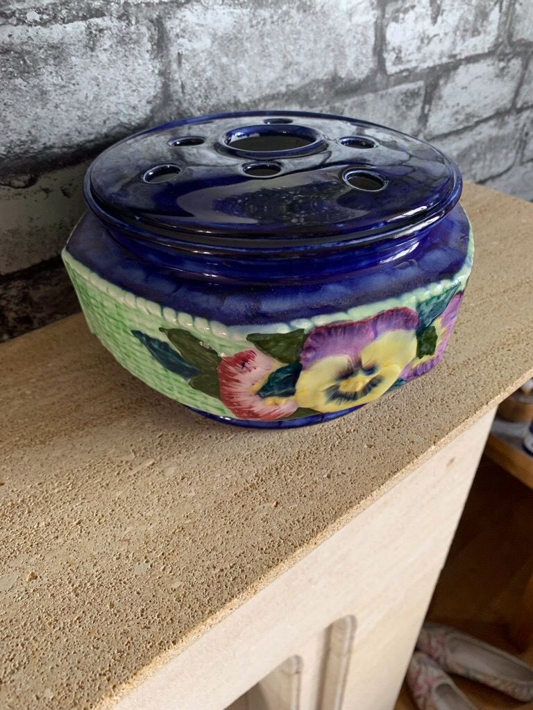 Mailing viola and pansy, Ringtons rose bowl and lid