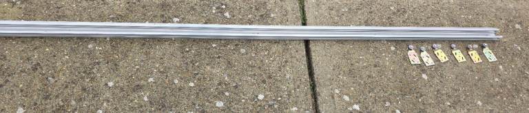 Sliding doortack with runners