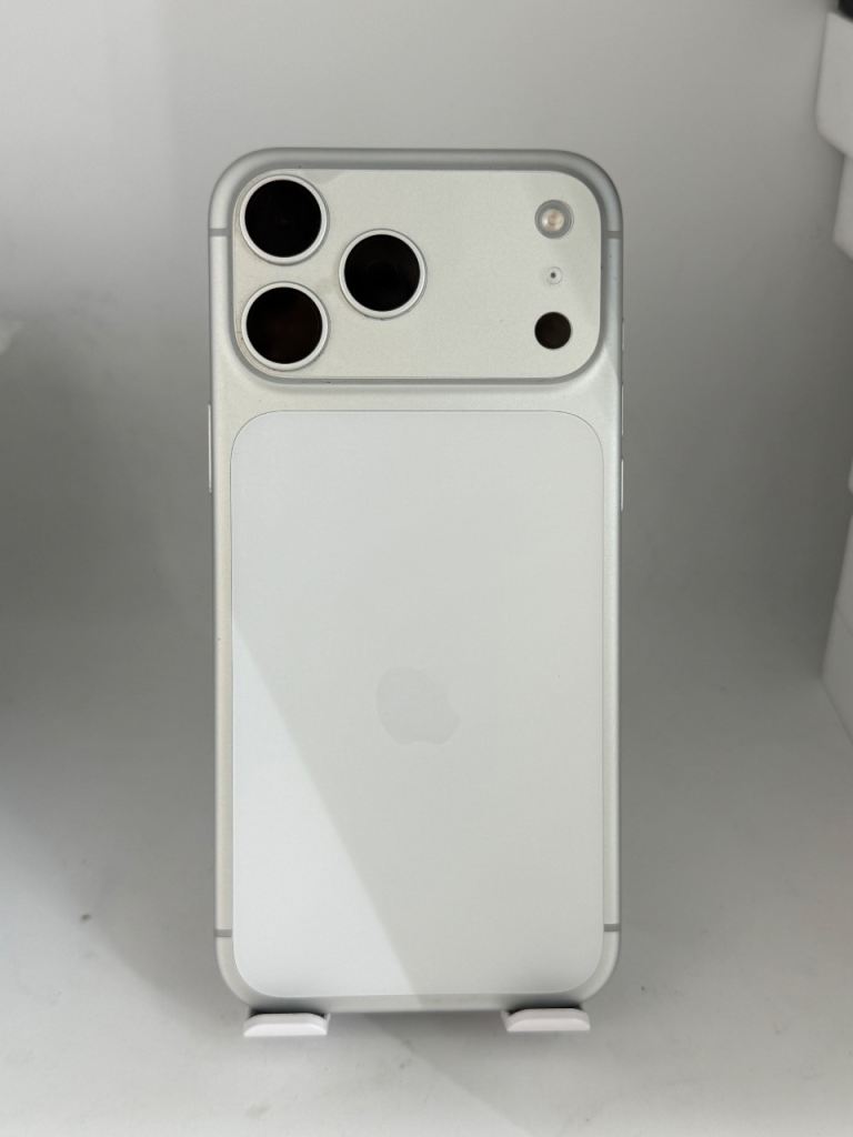 iPhone 17 Pro Max 256GB Silver As like As New Conditions. 