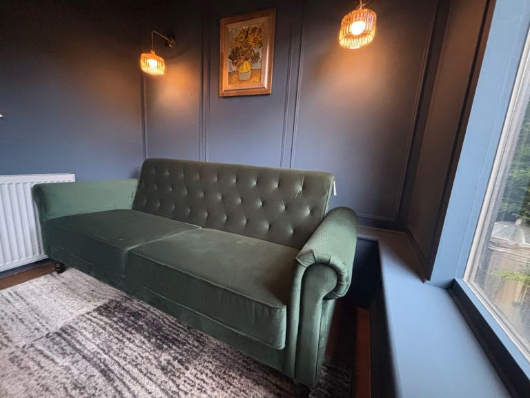 Green 3-Seater Velvety Sofa – Three Seat “Rainsburg”