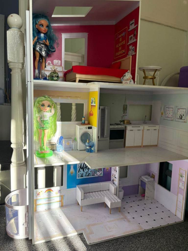 Large rainbow high Dollhouse with Furniture and Dolls 