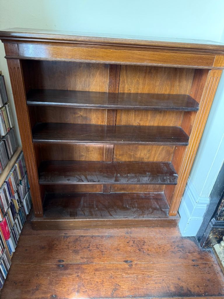 Free standing book shelf