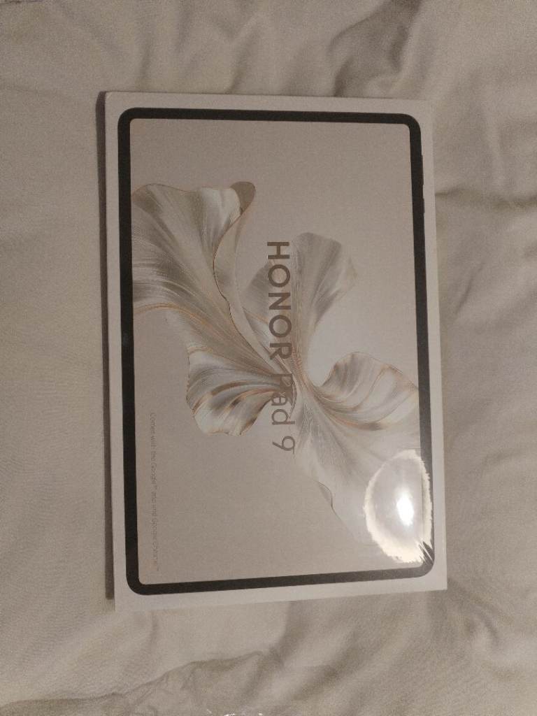 image for BRAND NEW SEALED Honor Pad 9 8Gb 256 GB + Original Cover + Charger + Pen Bundle