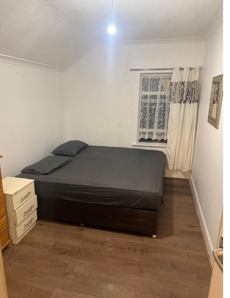 Spacious & Cosy Double Room For Rent AT RG30 1DG