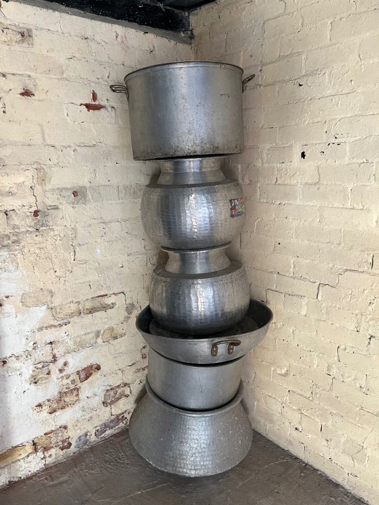 Cooking pots and for catering 