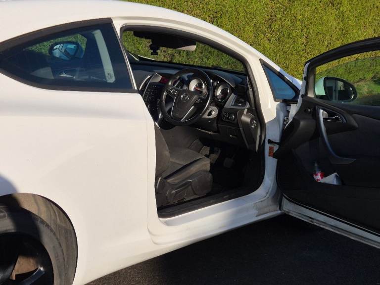 Vauxhall, ASTRA GTC, Hatchback, 2014, Manual, 1364 (cc), 3 doors