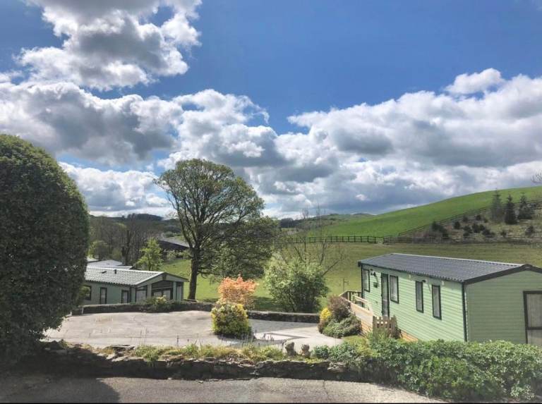 Beautiful Pre loved Static Caravan for sale sited on a 5 star park in Windermere