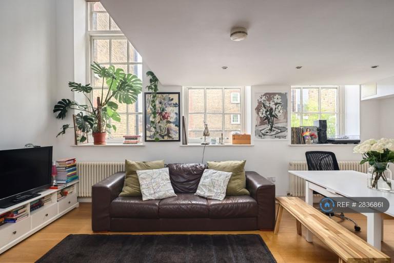 1 bedroom flat in Tottenham Road, London, N1 (1 bed) (#2836861)
