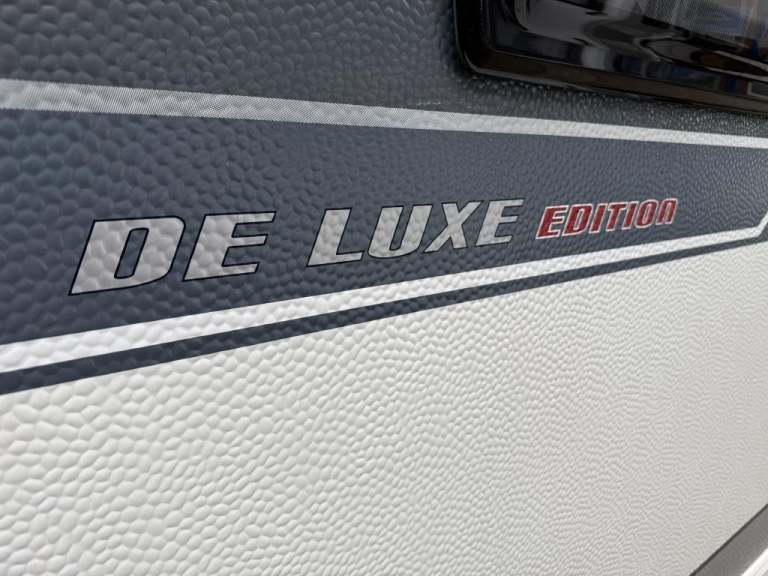 2018 HOBBY De Luxe Edition 495 UL fixed single beds