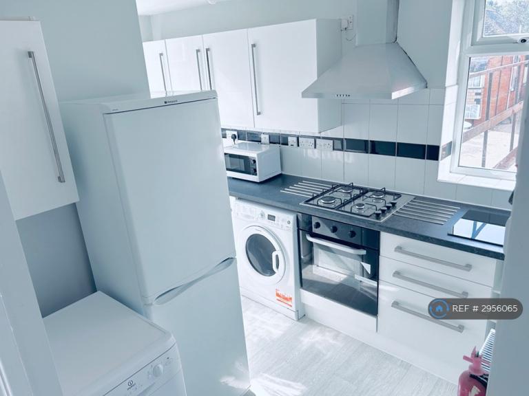 2 bedroom flat in Russell St, Reading, RG1 (2 bed) (#2956065)