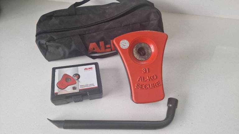 ALKO Caravan Wheel Lock Kit No 31,bag,wheel lock,2 Keys,spanner,mat,dust cover