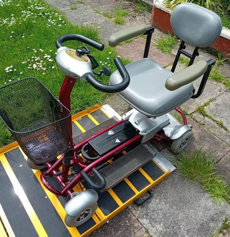 U GO LITE mobility scooter 4mph with NEW BATTERIES 