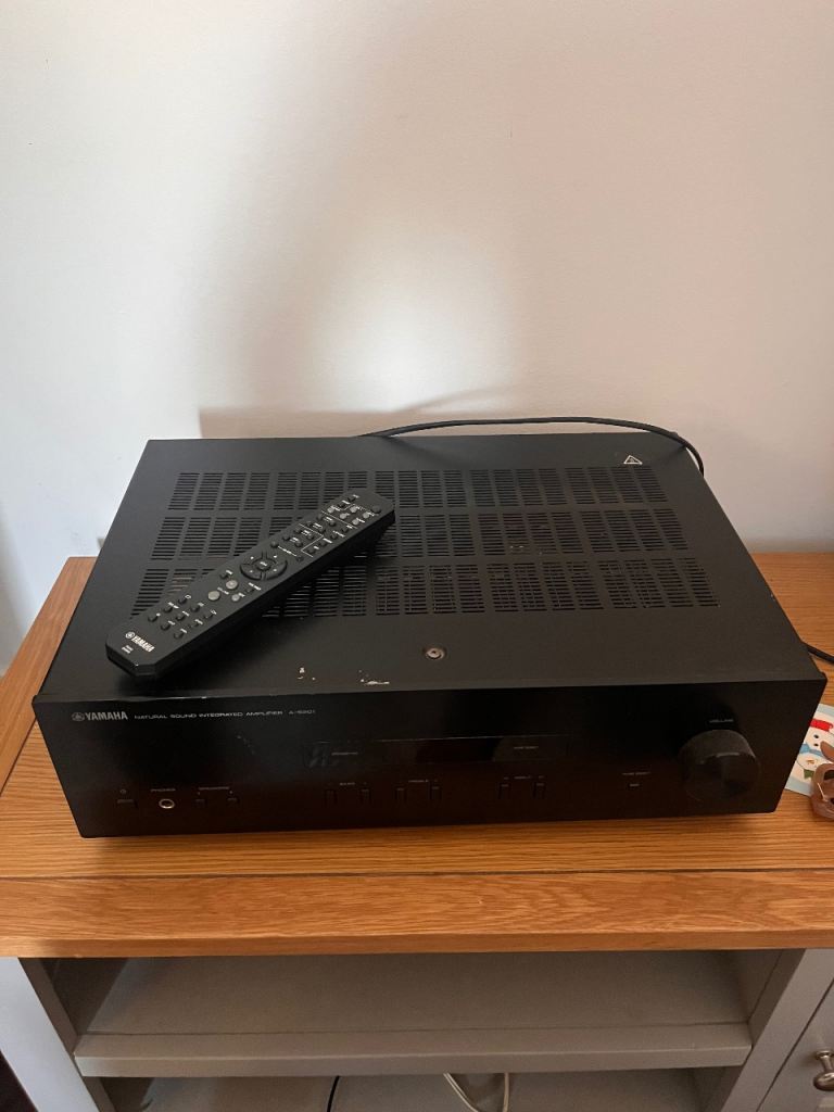     Yamaha A-S201 integrated amplifier * Speaker cables included