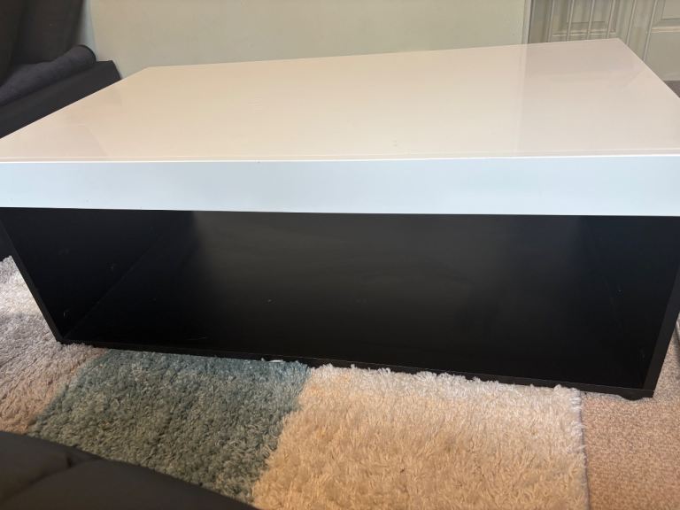 Black white coffee table 