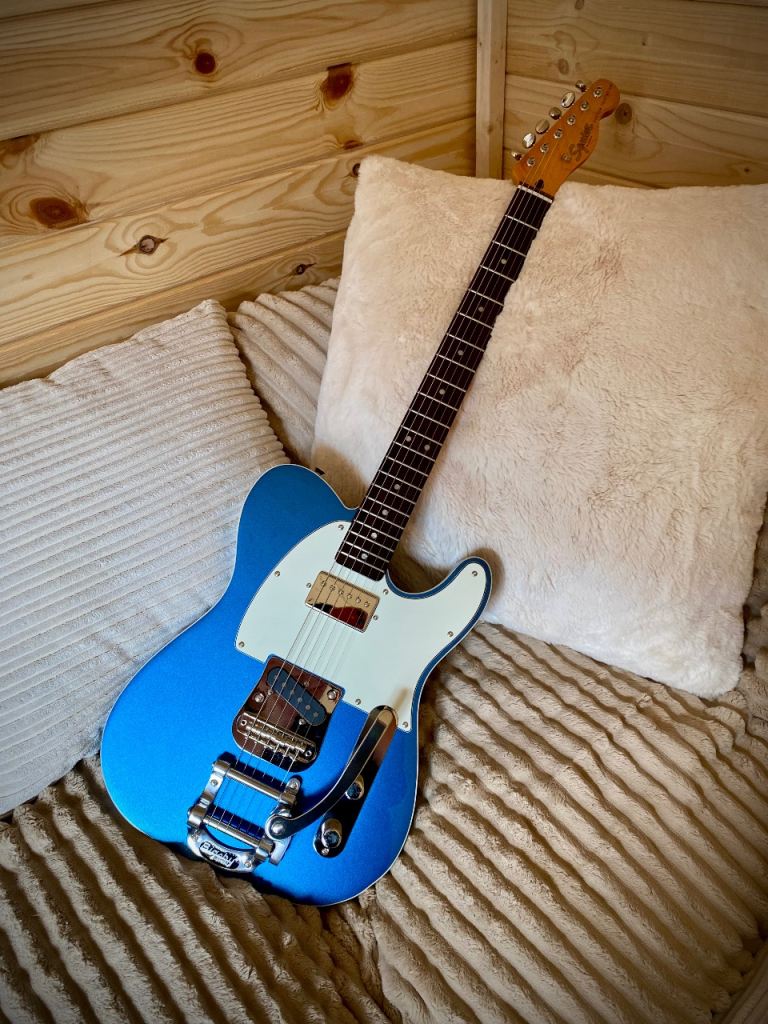 Squier Classic Vibe 60s Custom Telecaster with Bigsby Lake Placid Blue