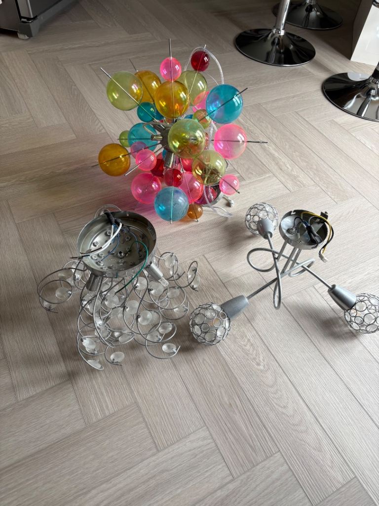 3 ceiling lights