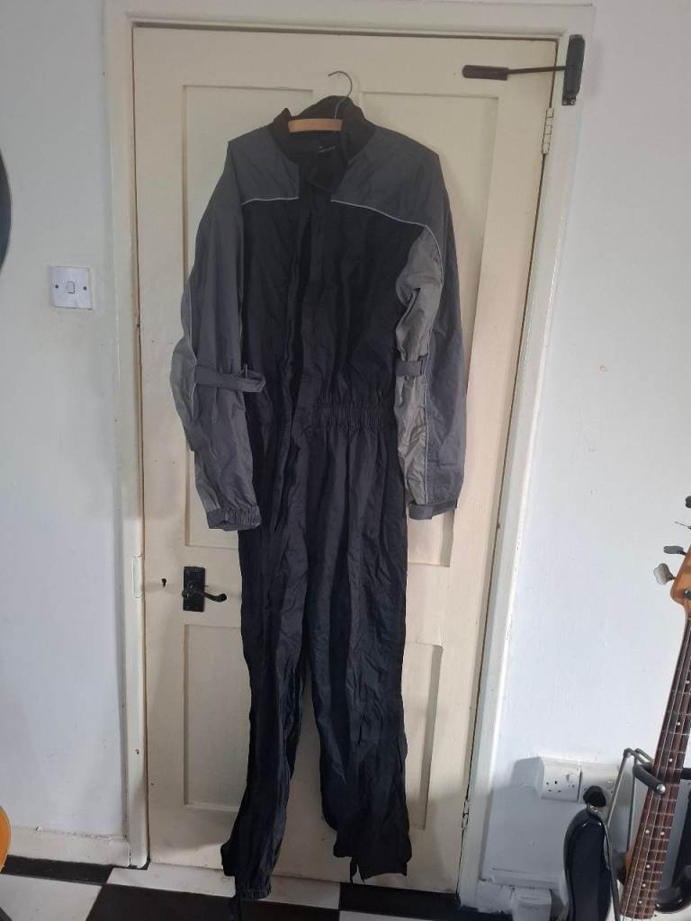 Cranesports road division All-In-One waterproof Motorcycle Suit size M plus Gloves & thermal top