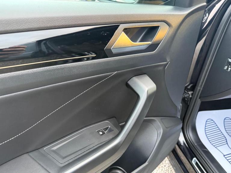 VOLKSWAGEN T-ROC 1.5 TSI R-Line DSG Euro 6 (s/s) 5dr 2022