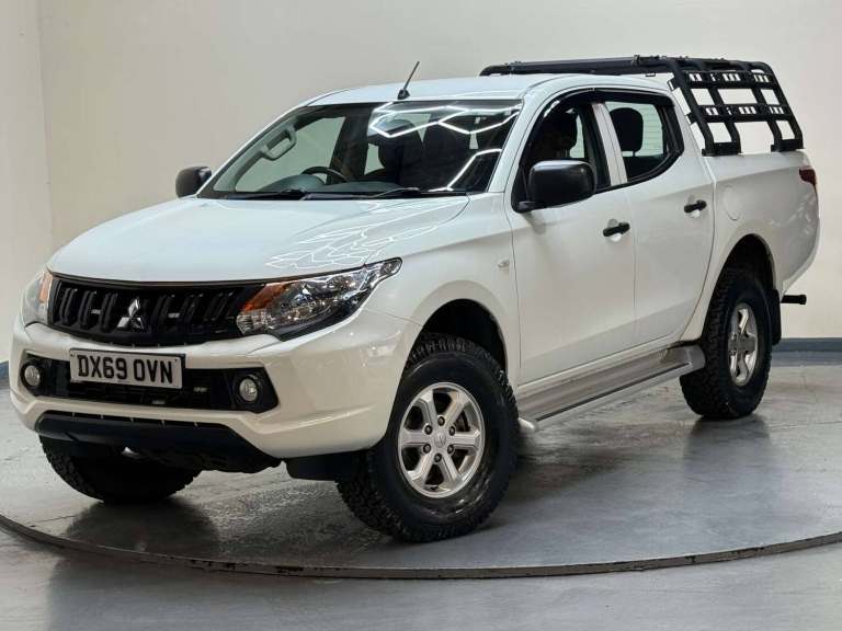 2019 Mitsubishi L200 2.4 L200 4Life DI-D 4WD Pickup Diesel Manual