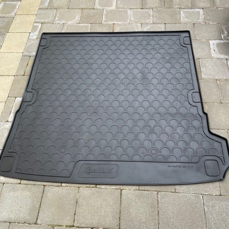 Audi Q7 rubber boot liner 