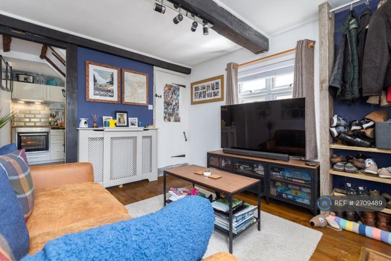 2 bedroom house in High Street, Stotfold, Hitchin, SG5 (2 bed) (#2709489)