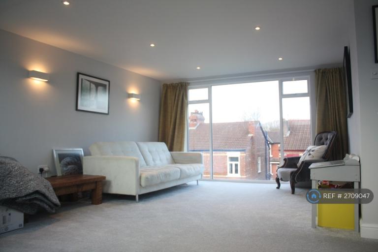 4 bedroom house in Milwain Road, Manchester, M19 (4 bed) (#2709047)