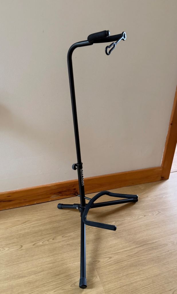 Black Guitar Stand – Good Condition, Sturdy