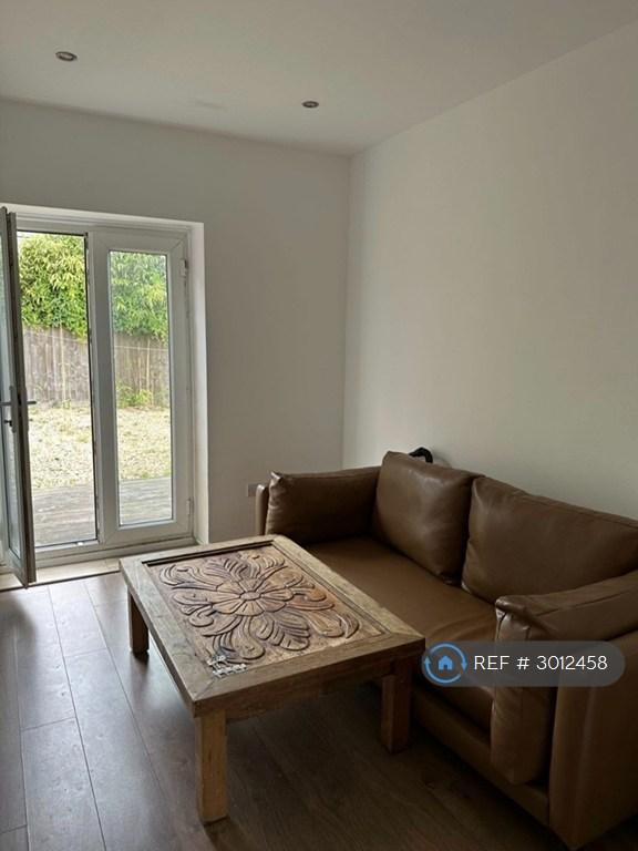 4 bedroom house in Spring Road, Bournemouth, BH1 (4 bed) (#3012458)