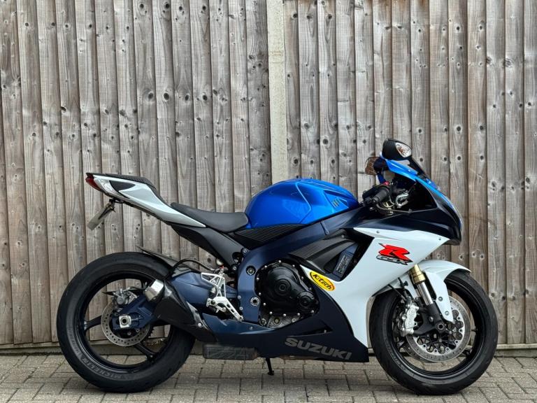 SUZUKI GSXR 750 L1 2011 (11) SUPER SPORT + 15,700 MILES 