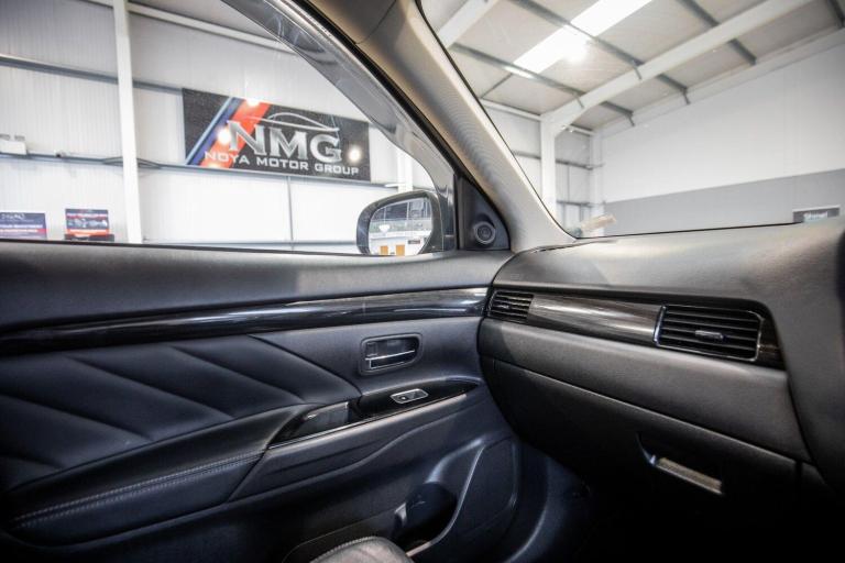 2017 Mitsubishi Outlander 2.0h 12kWh 4h SUV 5dr Petrol Plug-in Hybrid CVT 4WD Euro 6 (s/s) (200 p...