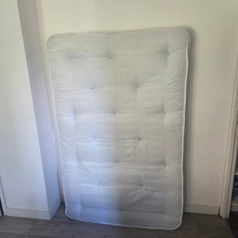 Free 4ft Small Double Orthopaedic Mattress – 120 × 190cm