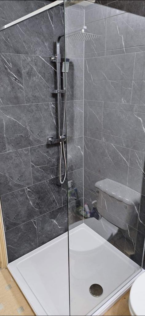 SPC WET WALL BATHROOMS TILES, 1.8sqm & 10 tiles per pack. SPC 4mm 
