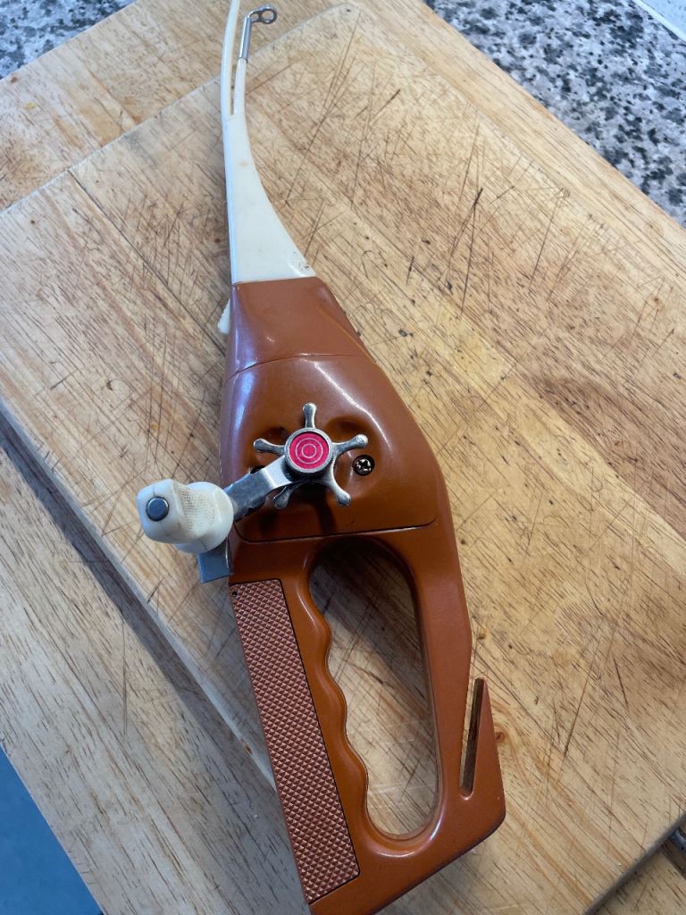Vintage Handheld Fishing Rod & Reel Combo – Brown