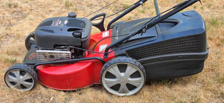 Self Propelled Petrol Lawn Mower - Briggs & Stratton Engine