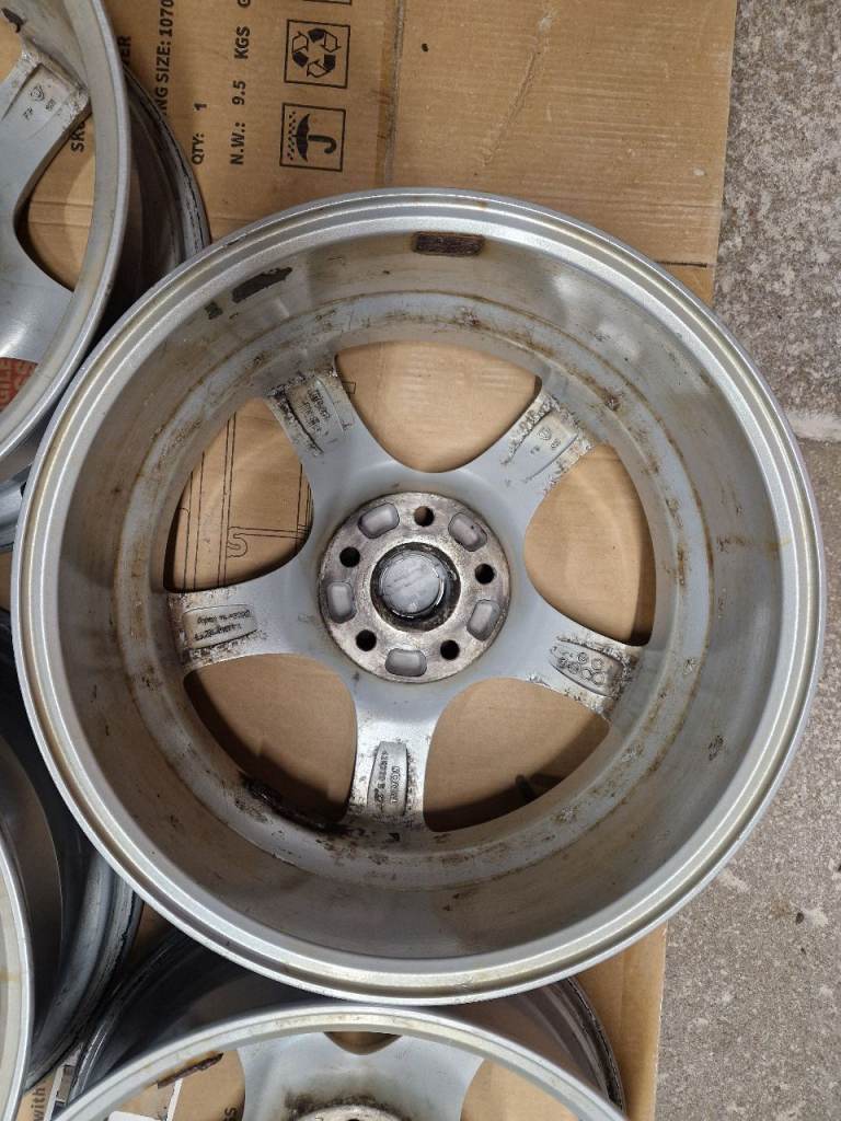 Set of 17” alloy wheels