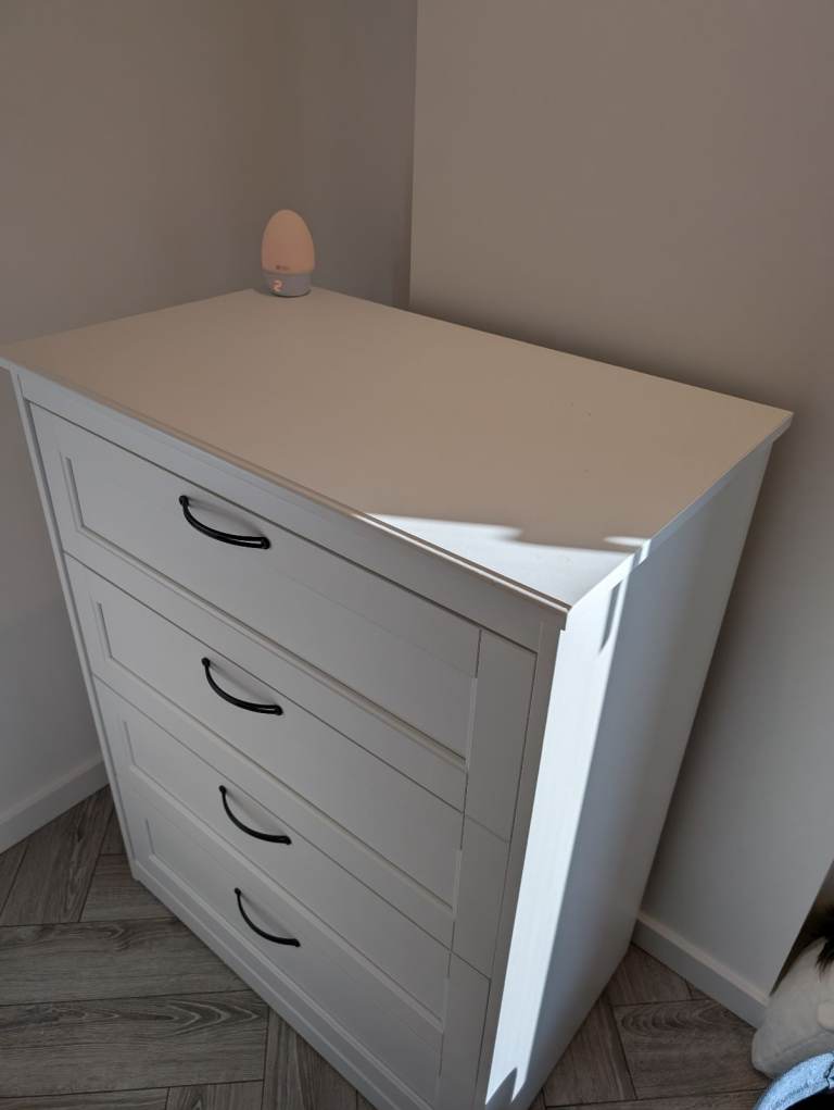 IKEA SONGESAND Chest of 4 Drawers – White – Excellent Condition