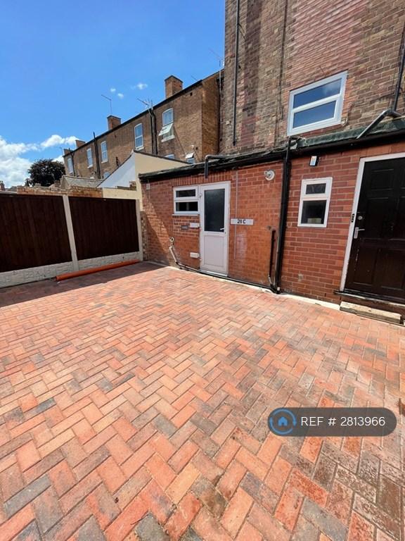 1 bedroom flat in Queens Road, Beeston, Nottingham, NG9 (1 bed) (#2813966)