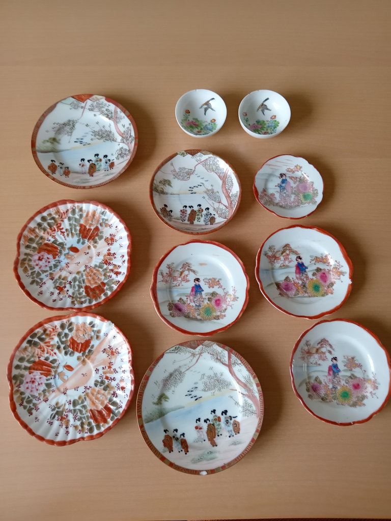 11 Japanese plates/bowls brought back from Japan in 1945 Reduced to £20