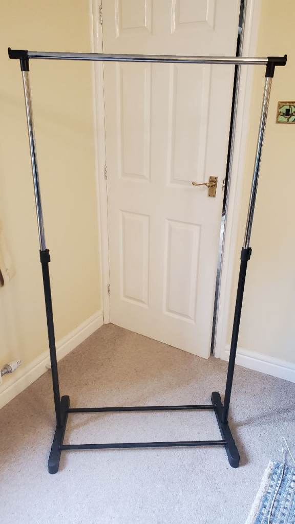 Adjustable Clothes Rail