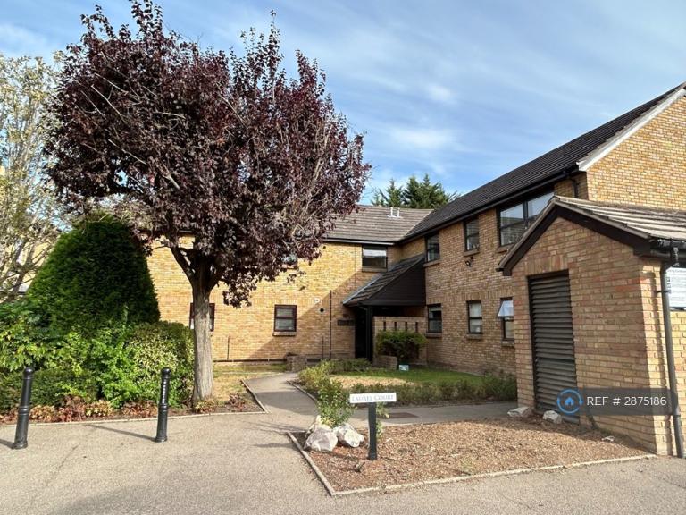 2 bedroom flat in The Spinney, Brentwood, CM13 (2 bed) (#2875186)