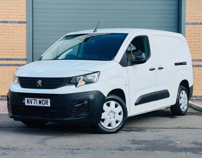 2022/71 PEUGEOT PARTNER PROFESSIONAL PREMIUM 1.5 BHDI L2H1 FACTORY 5 SEATER CREW